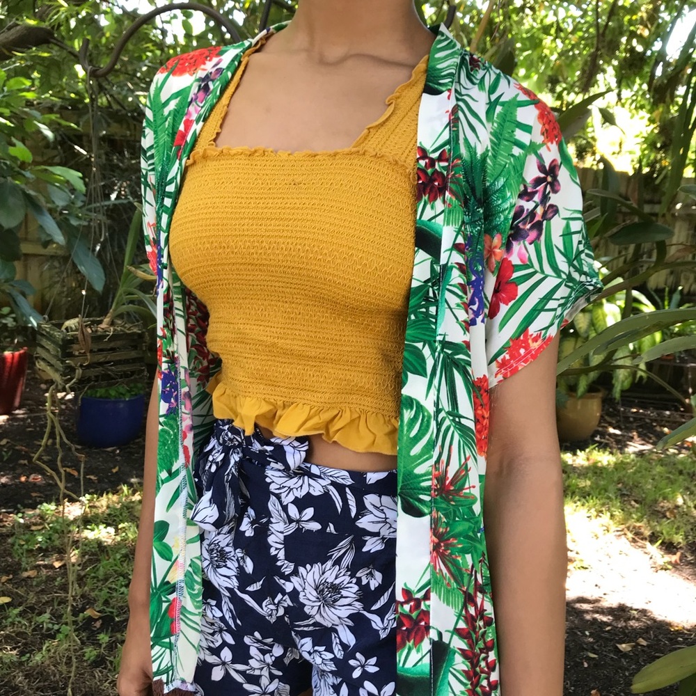 Beautiful floral/tropical print kimono